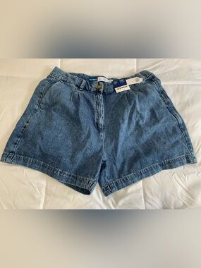New with tags OLD NAVY shorts womens size L